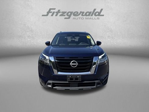 Used 2022 Nissan Pathfinder SV AWD/4WD image 2