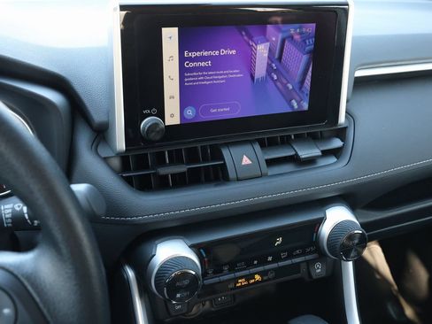 Used 2025 Toyota RAV4 XLE image 19