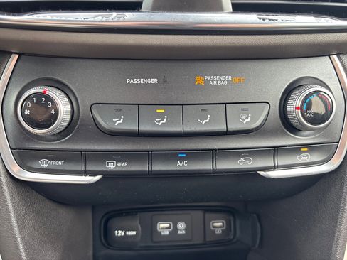 Used 2020 Hyundai Santa Fe SE image 33