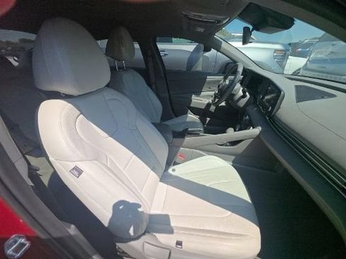 Used 2025 Hyundai Elantra Sport FWD image 11