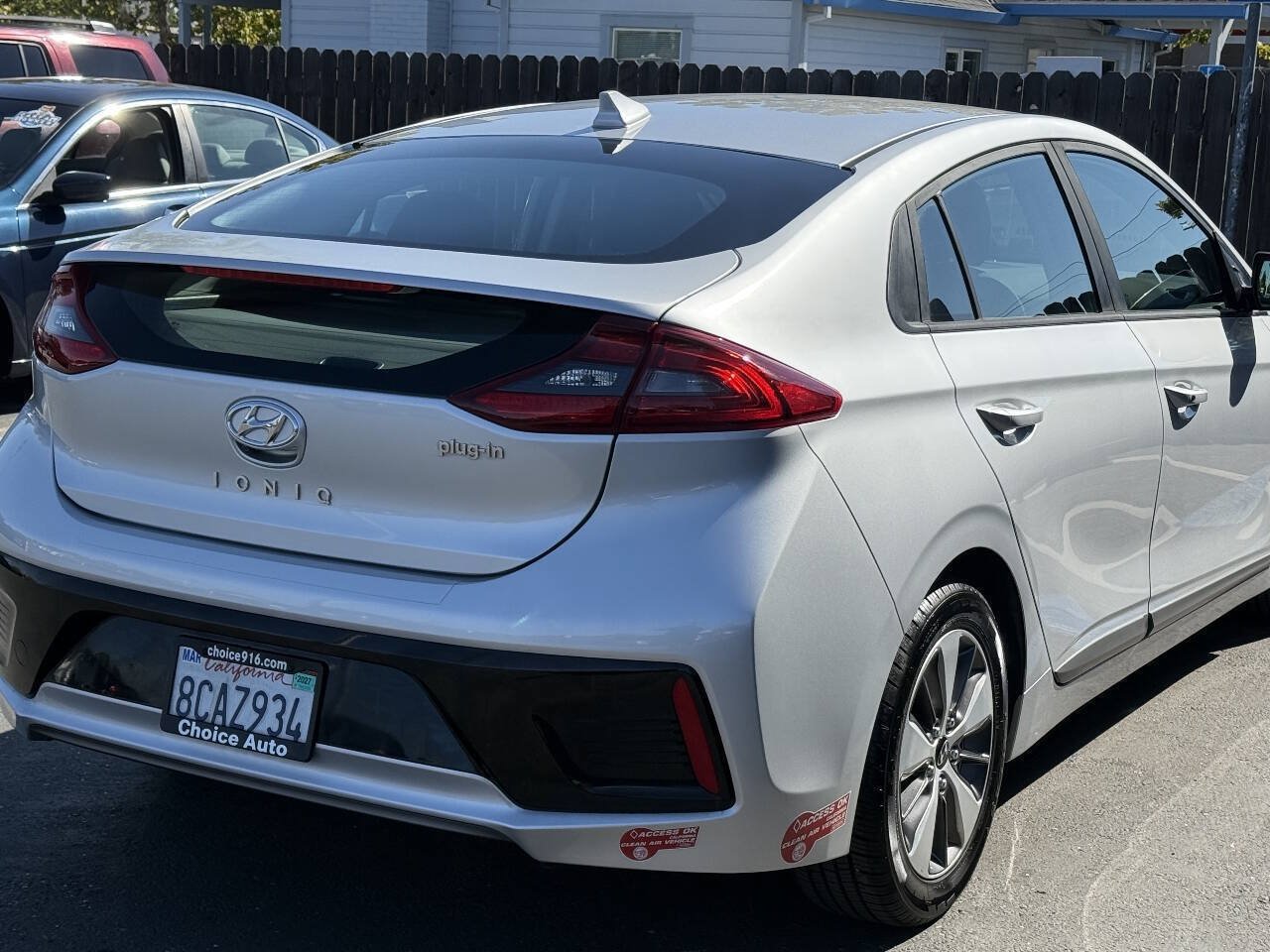 Used 2018 Hyundai Ioniq Plug-In Hybrid FWD image 4