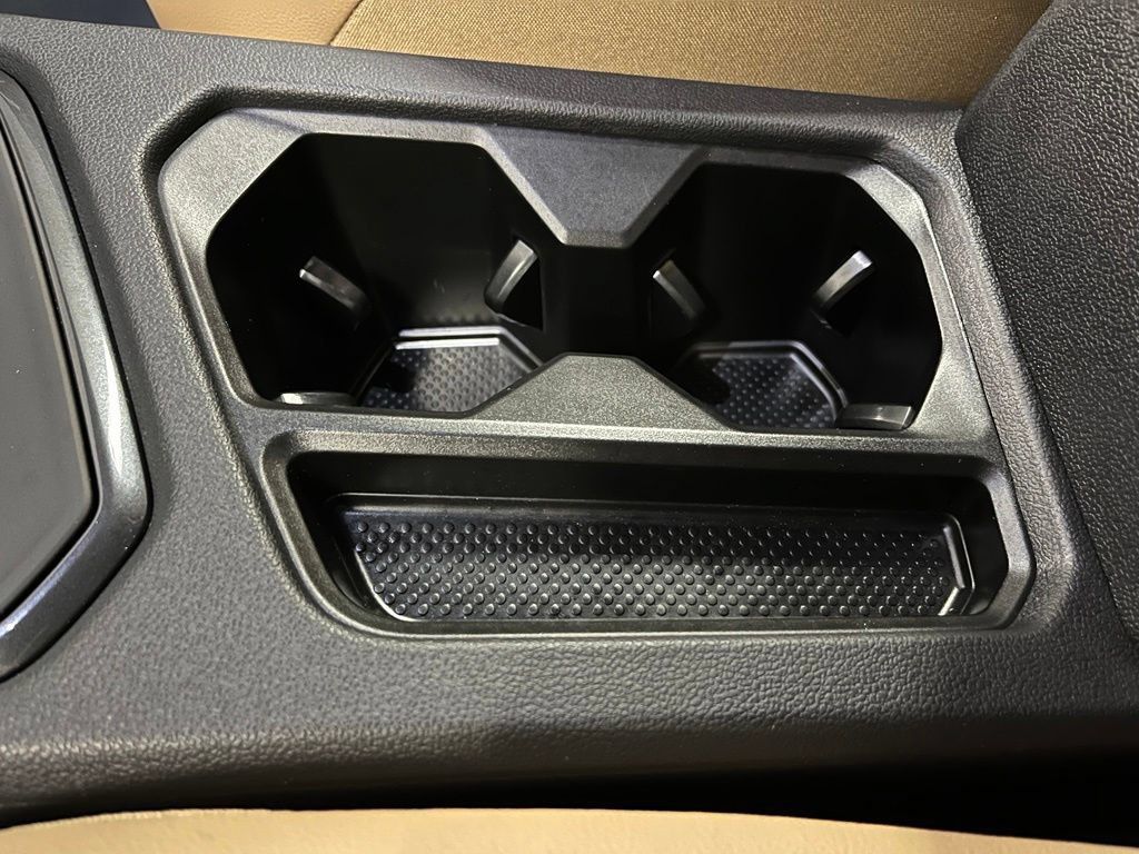 Used 2024 Volkswagen Tiguan SE FWD image 15