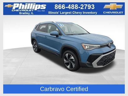 Used 2025 Volkswagen Taos SE w/ Panoramic Sunroof Package
