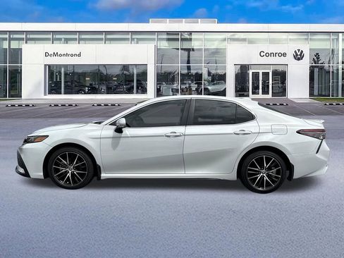 Used 2024 Toyota Camry SE FWD image 8