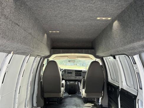 Used 2015 Chevrolet Express 2500 image 15