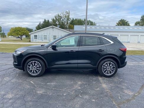 New 2025 Ford Escape SE image 2