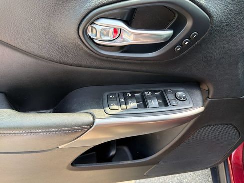 Used 2020 Jeep Cherokee Limited AWD/4WD image 13