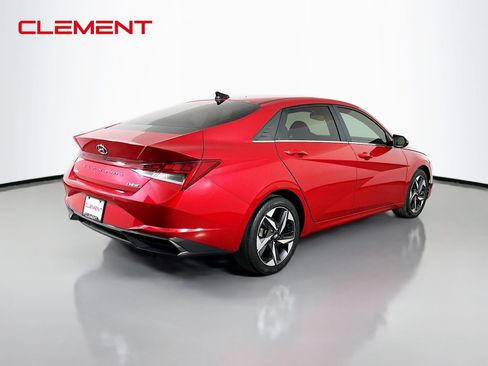 Used 2023 Hyundai Elantra Limited w/ Cargo Package FWD image 7