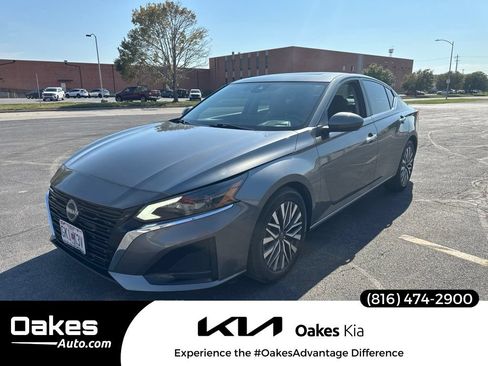 Used 2023 Nissan Altima 2.5 SV w/ SV Premium Package FWD image 1
