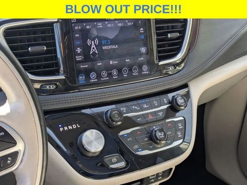 Used 2019 Chrysler Pacifica Limited w/ Advanced Safetytec Group image 17
