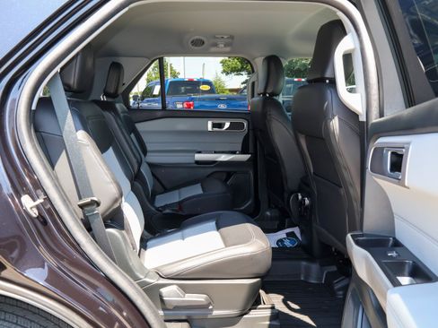 Used 2024 Ford Explorer XLT w/ Equipment Group 202A AWD/4WD image 28