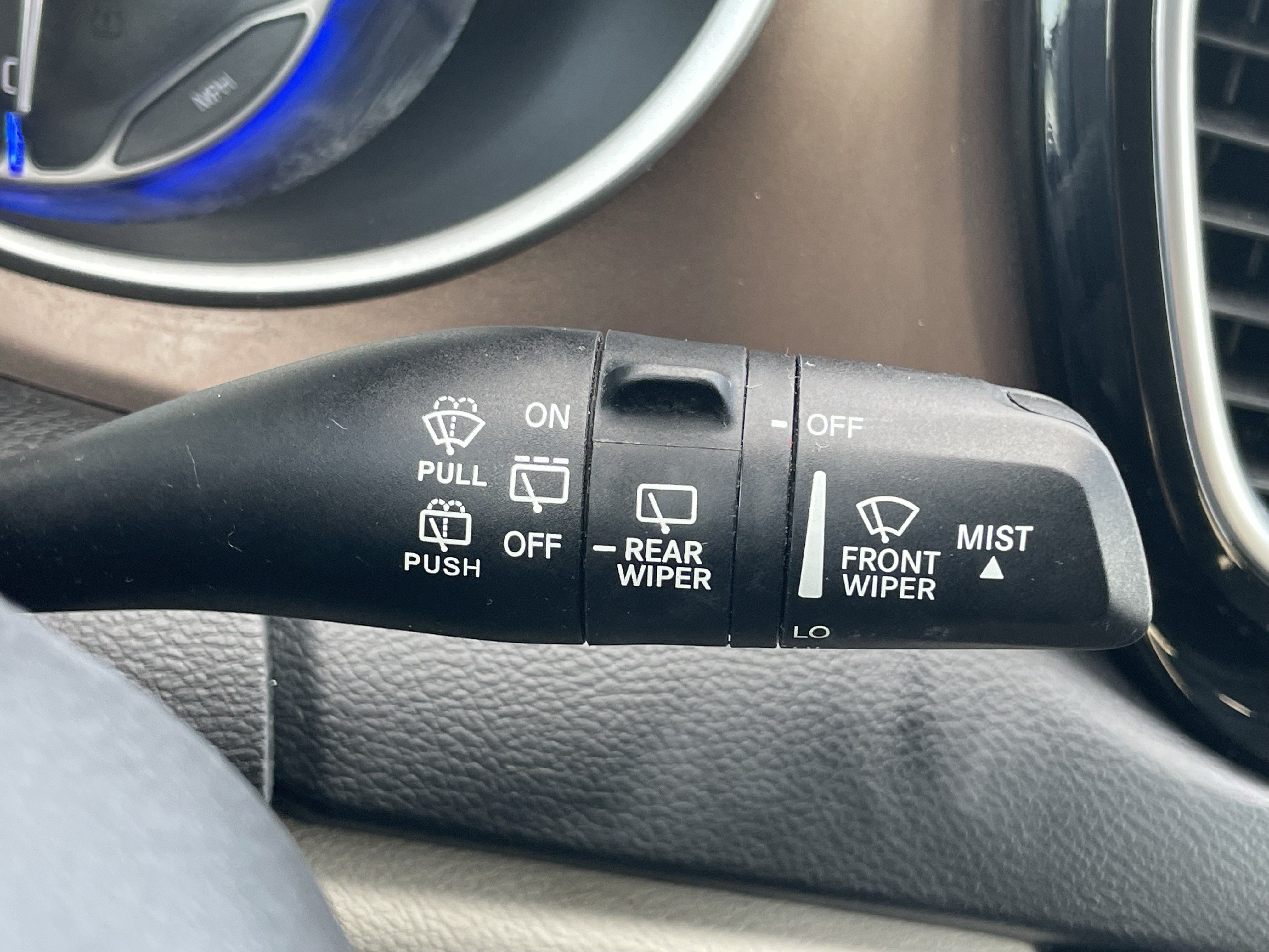 Used 2018 Chrysler Pacifica Touring Plus w/ Tire & Wheel Group FWD image 18
