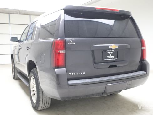 Used 2016 Chevrolet Tahoe LT w/ Luxury Package RWD image 2