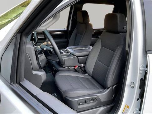 Used 2025 Chevrolet Silverado 2500 LT w/ Convenience Package image 15