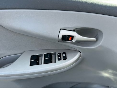 Used 2010 Toyota Corolla LE image 30