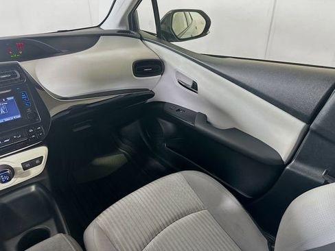 Used 2018 Toyota Prius Four Touring image 22