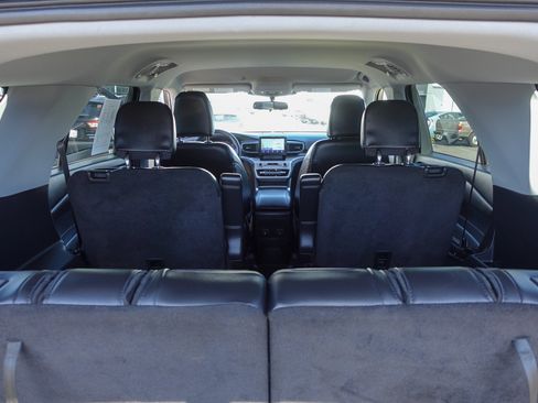 Used 2023 Ford Explorer XLT w/ Equipment Group 202A AWD/4WD image 29