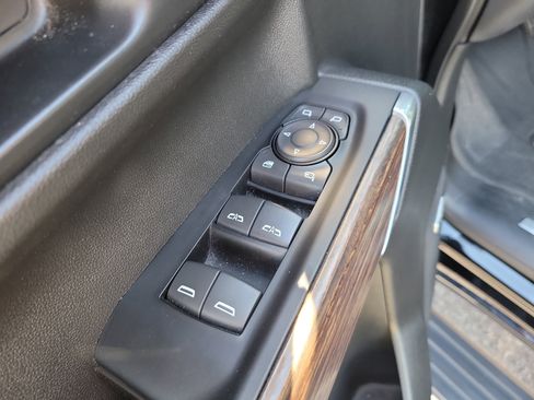 Used 2022 Chevrolet Silverado 1500 High Country w/ Technology Package image 17