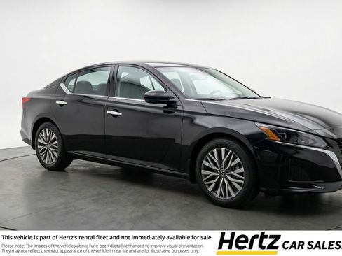 Used 2025 Nissan Altima 2.5 SV FWD image 1