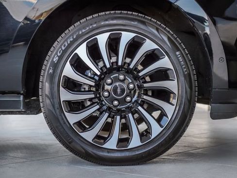 Used 2022 Lincoln Navigator L Black Label image 17