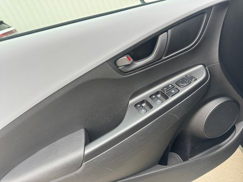 Used 2018 Hyundai Kona SE image 36