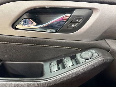 Used 2019 Chevrolet Traverse LT FWD image 19