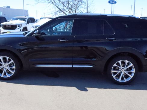 Used 2021 Ford Explorer Platinum w/ Equipment Group 601A AWD/4WD image 4
