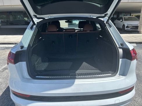 Used 2019 Audi e-tron Prestige w/ Prestige Package AWD/4WD image 13