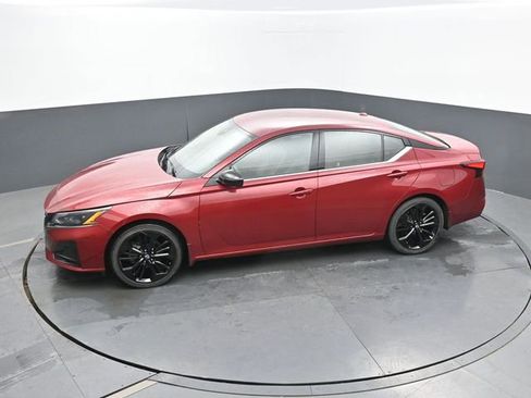 Used 2025 Nissan Altima 2.5 SR FWD image 44