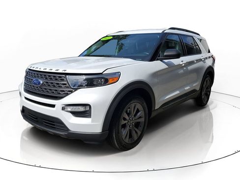 Used 2021 Ford Explorer XLT w/ Equipment Group 202A RWD image 3