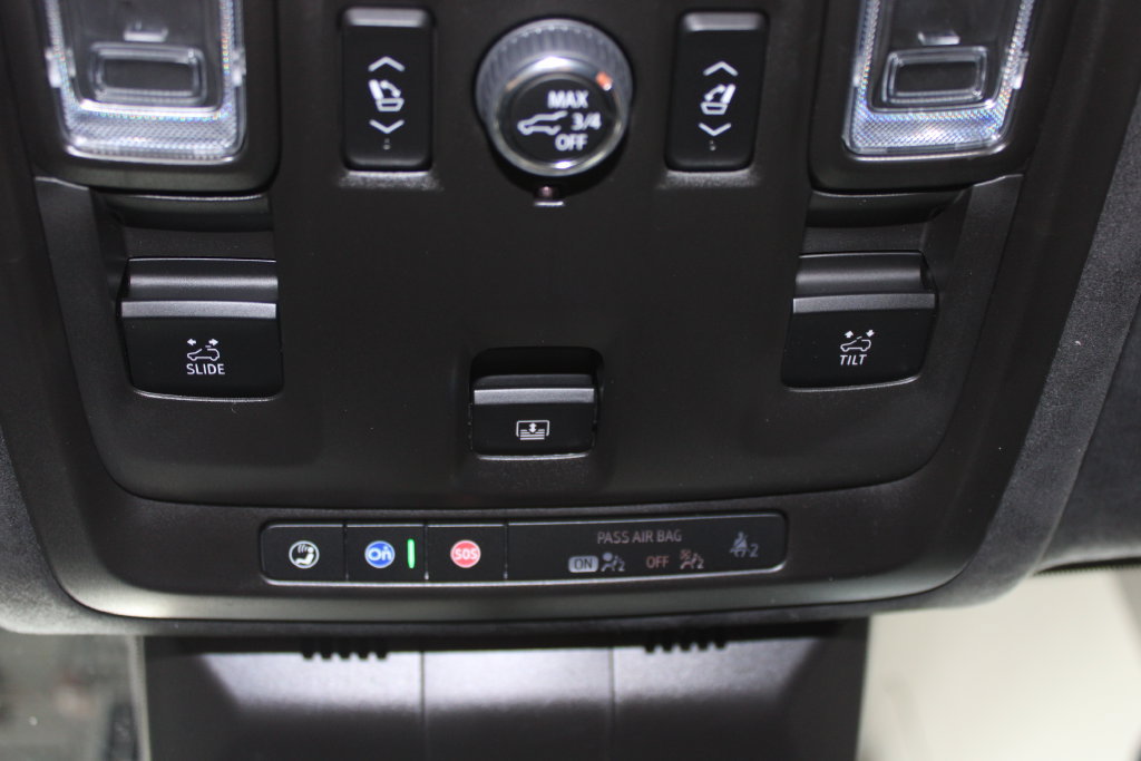Used 2023 Cadillac Escalade ESV Sport Platinum w/ LPO, ONYX Package AWD/4WD image 22
