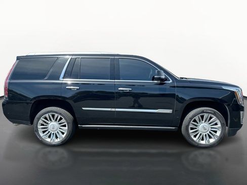 Used 2017 Cadillac Escalade Platinum AWD/4WD image 2