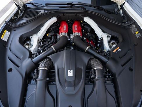 Used 2022 Ferrari Roma RWD image 11