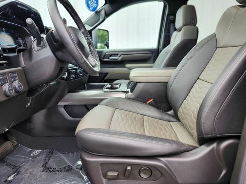 Used 2024 Chevrolet Silverado 2500 ZR2 w/ Technology Package AWD/4WD image 16