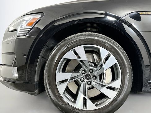 Used 2023 Audi e-tron Premium image 12