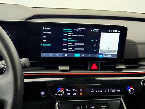 Used 2025 Kia Carnival SX Prestige image 18