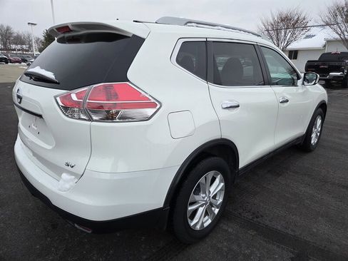 Used 2016 Nissan Rogue SV image 3
