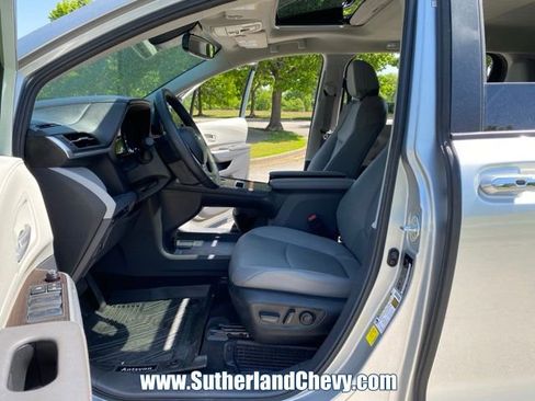 Used 2024 Toyota Sienna XLE AWD/4WD image 15