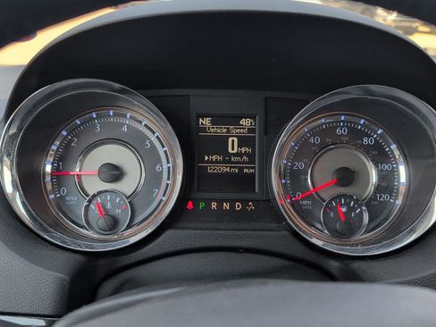 Used 2015 Chrysler Town & Country Touring-L w/ Driver Convenience Group image 25