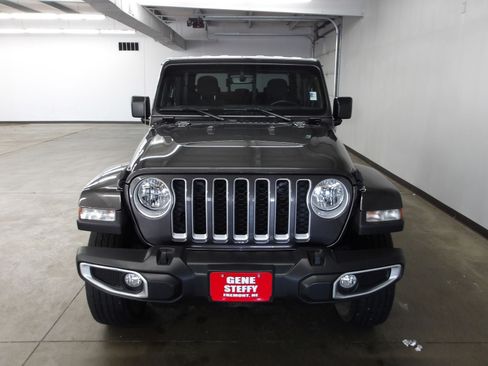 Used 2022 Jeep Gladiator Overland w/ Cold Weather Group AWD/4WD image 6