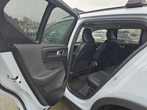 Used 2025 Volvo XC40 B5 Ultra w/ Protection Package Premier image 18