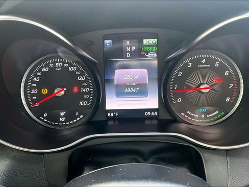 Used 2019 Mercedes-Benz GLC 350e 4MATIC w/ Premium Package image 27