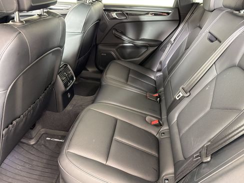 Certified 2025 Porsche Macan AWD/4WD image 16