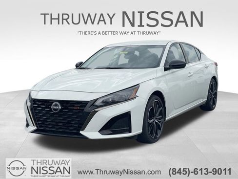 Certified 2024 Nissan Altima 2.5 SR image 1