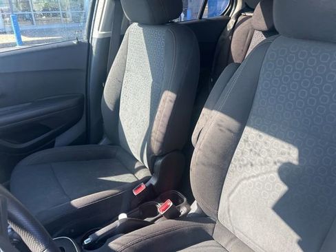 Used 2020 Chevrolet Trax LS w/ Tint and Cruise Package AWD/4WD image 9