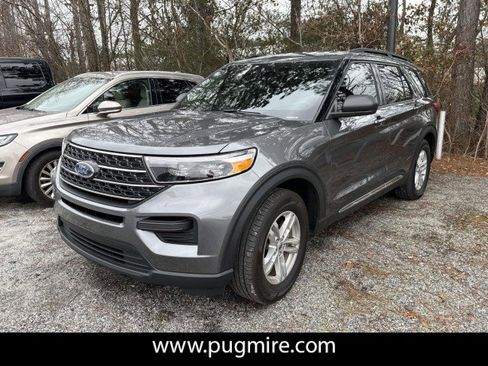 Used 2024 Ford Explorer XLT image 3