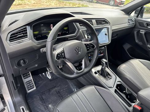 Certified 2023 Volkswagen Tiguan SE R-Line FWD image 10