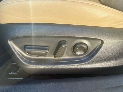 Used 2021 Toyota Avalon XLE image 25