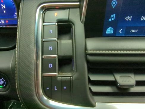 Used 2024 Chevrolet Tahoe Premier AWD/4WD image 23
