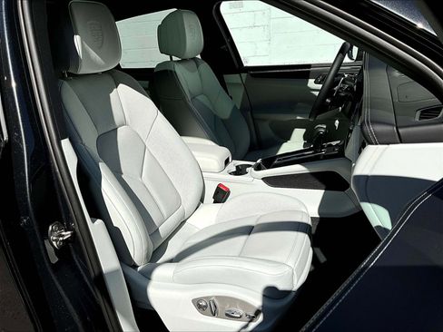 New 2026 Porsche Macan GTS image 10